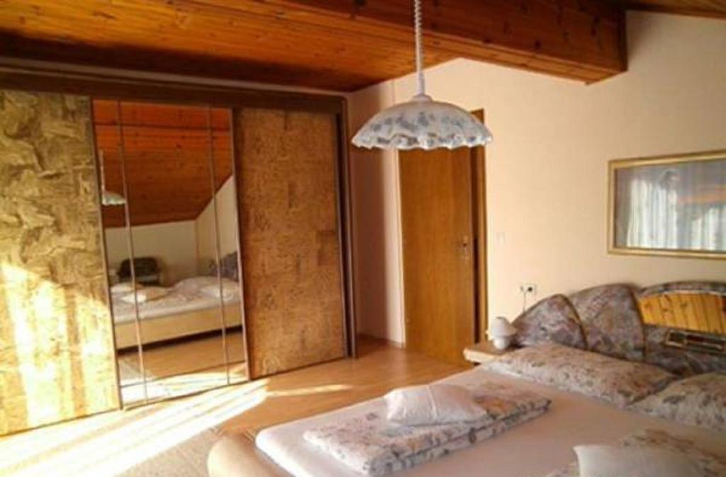 Haus Freitag Apartment Millstatt Ruang foto